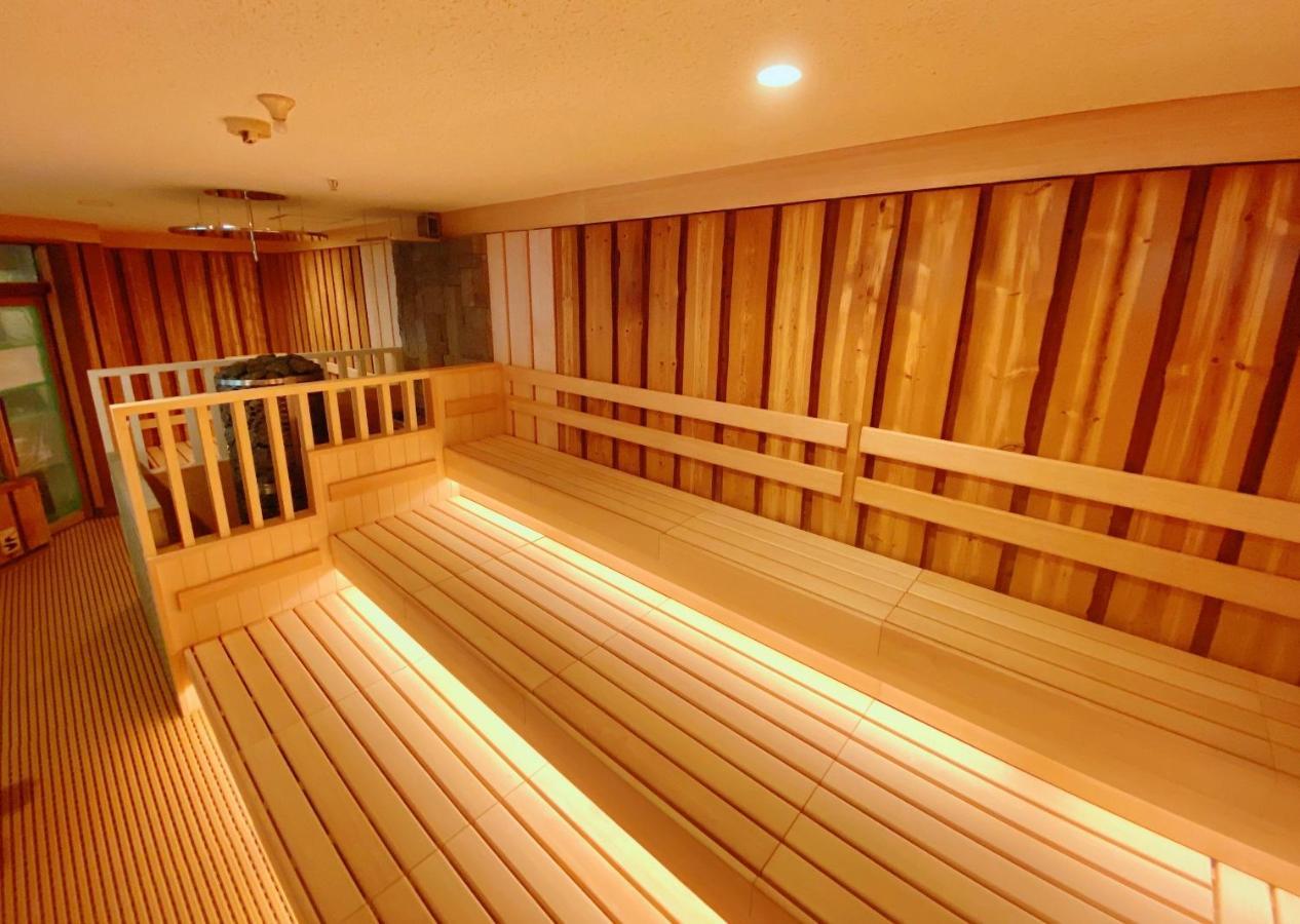 Sauna & Capsule Amza Осака Екстер'єр фото